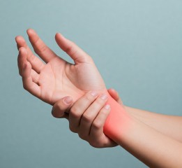 손목이 유리처럼 예민해진다?! 손목터널증후군의 모든 것